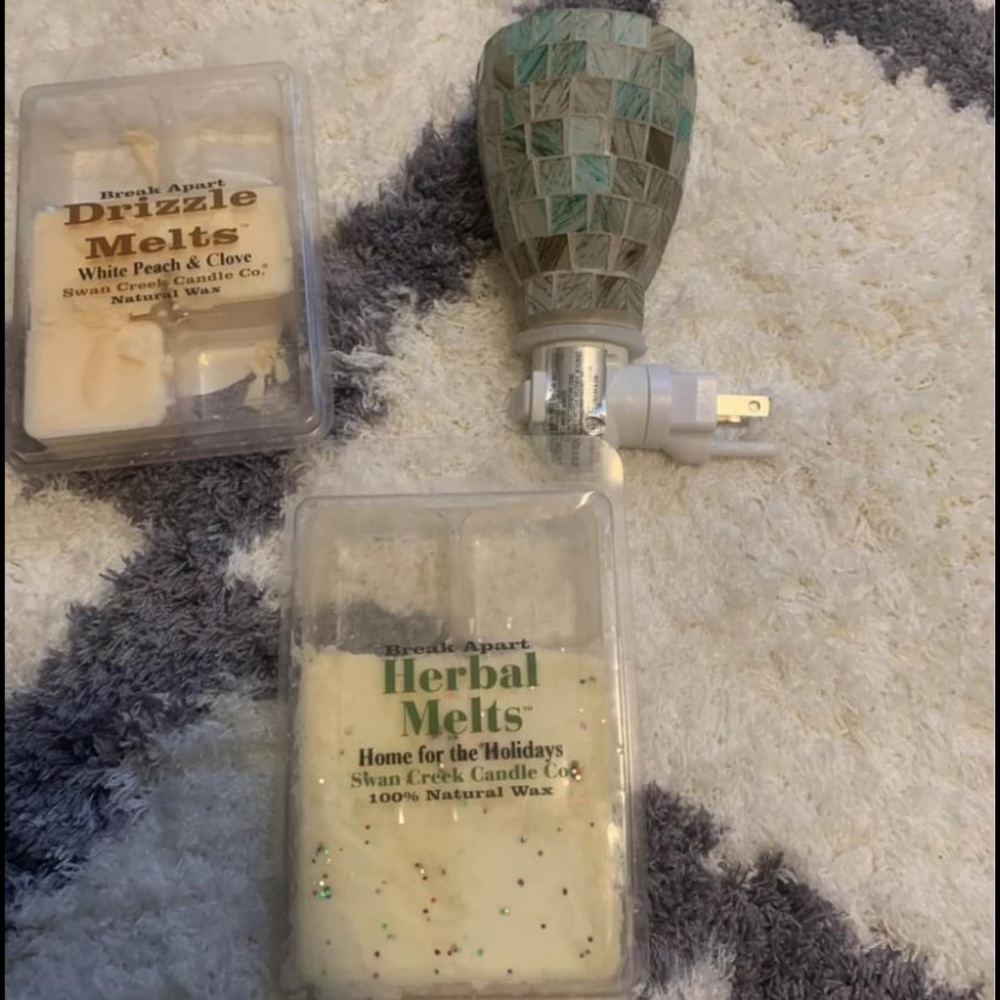 Wall Plug In with Scents Included